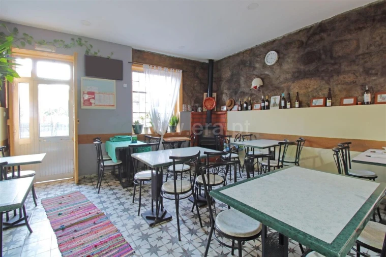 Loja para Trespasse em Oliveira do Douro Foto 3