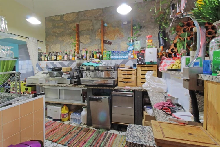 Loja para Trespasse em Oliveira do Douro Foto 2