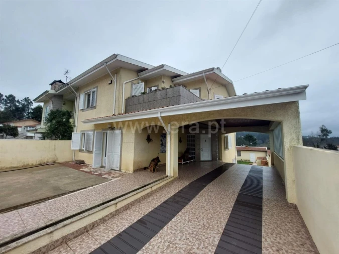 Moradia T4 para Venda em Sandim, Olival, Lever e Crestuma Foto 1