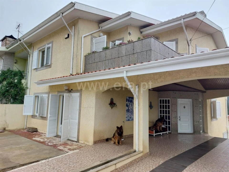 Moradia T4 para Venda em Sandim, Olival, Lever e Crestuma Foto 2