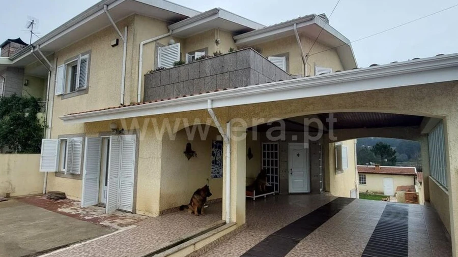 Moradia T4 para Venda em Sandim, Olival, Lever e Crestuma