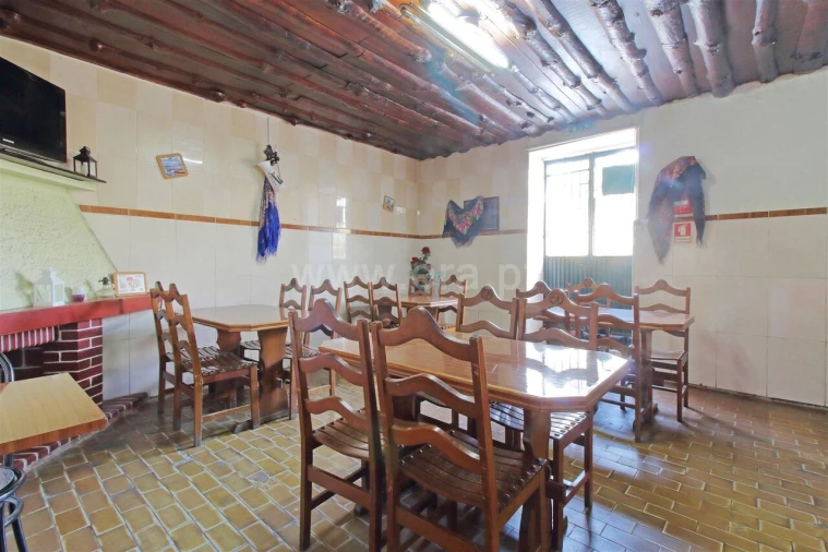 Loja para Trespasse em Oliveira do Douro Foto 2