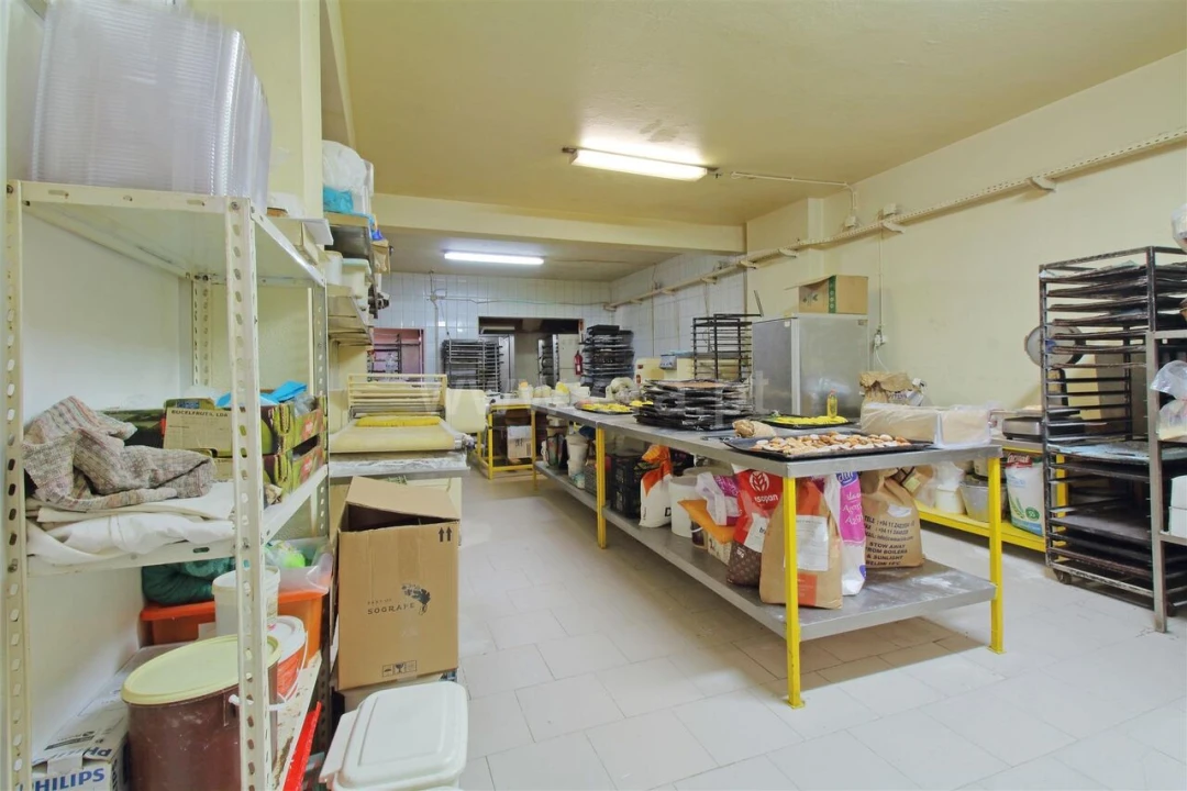 Loja para Trespasse em Fânzeres e São Pedro da Cova Foto 3