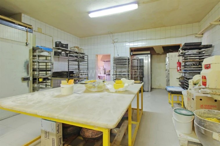 Loja para Trespasse em Fânzeres e São Pedro da Cova Foto 2