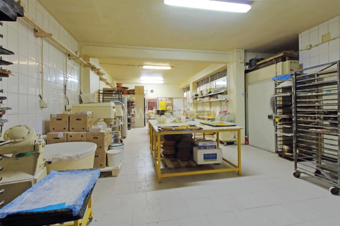 Loja para Trespasse em Fânzeres e São Pedro da Cova Foto 1