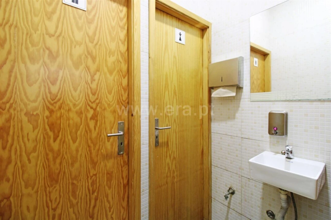 Loja para Trespasse em Vilar de Andorinho Foto 7