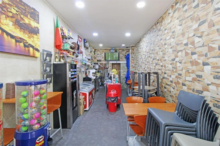 Loja para Trespasse em Vilar de Andorinho Foto 6