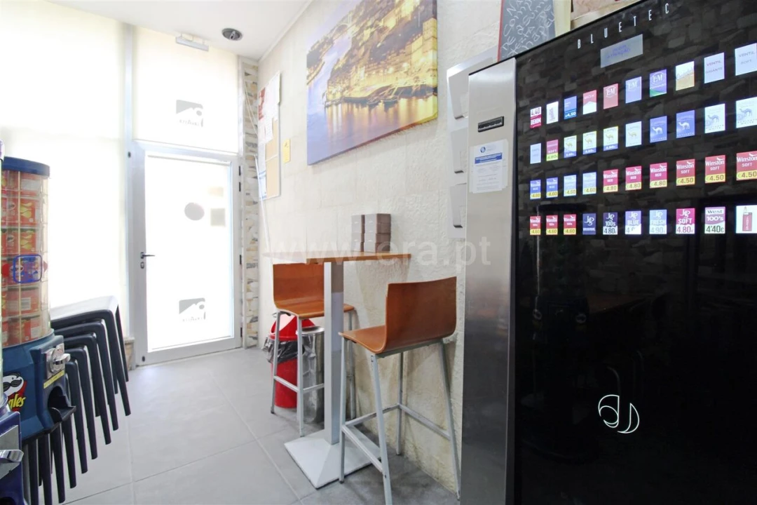 Loja para Trespasse em Vilar de Andorinho Foto 3