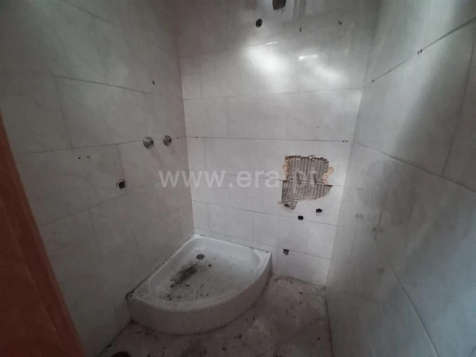 Moradia T0 para Venda em Santa Marinha e São Pedro da Afurada Foto 11