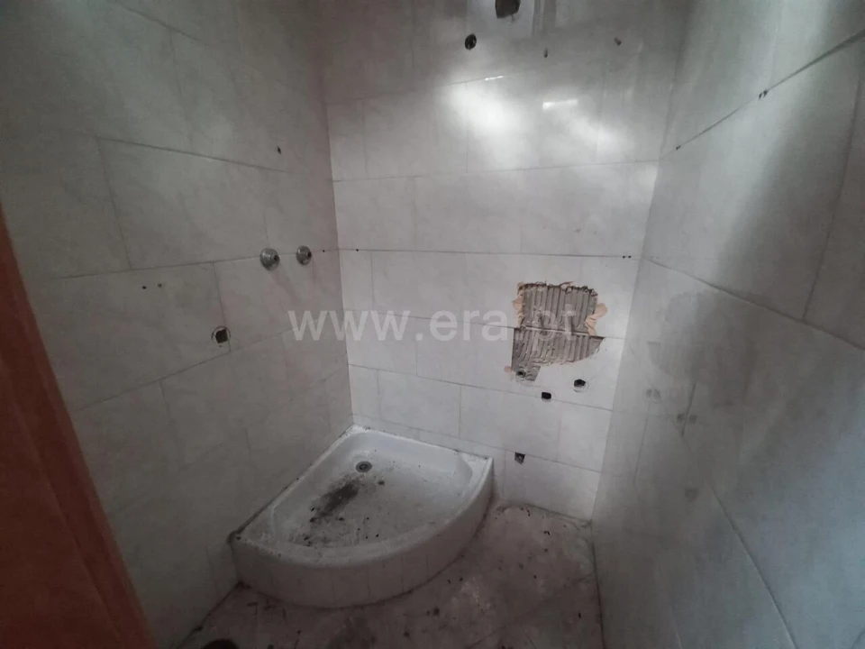 Moradia T0 para Venda em Santa Marinha e São Pedro da Afurada Foto 11