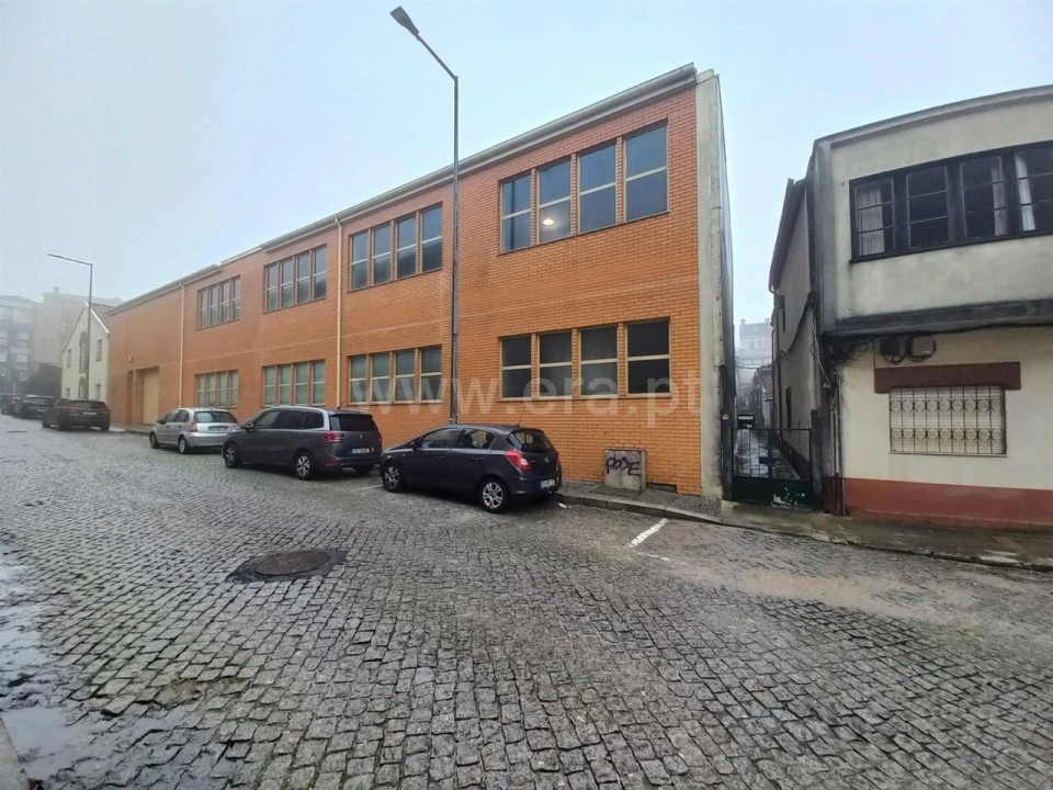 Moradia T0 para Venda em Santa Marinha e São Pedro da Afurada Foto 1