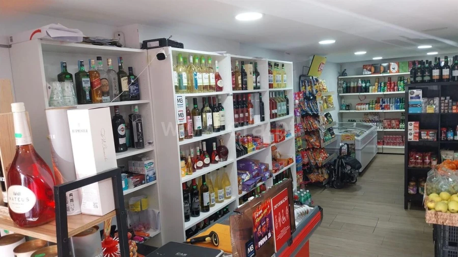 Loja para Trespasse em Santa Marinha e São Pedro da Afurada Foto 1
