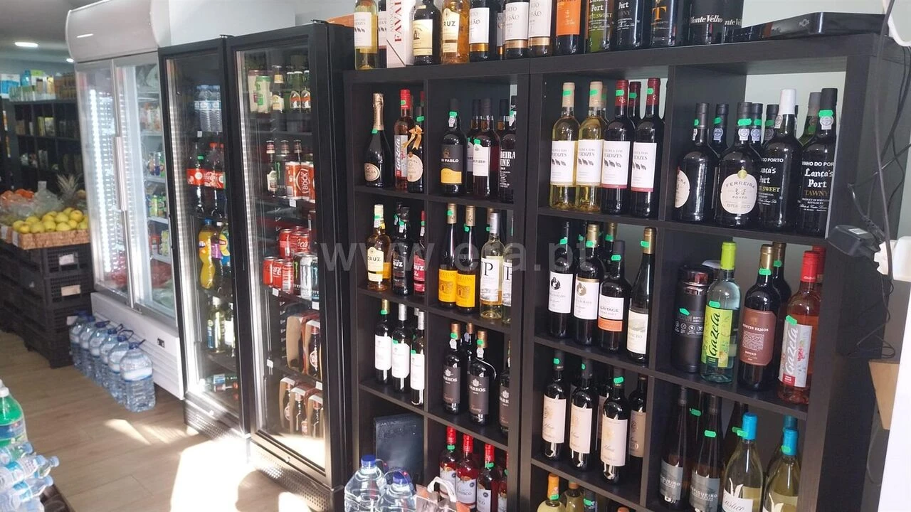 Loja para Trespasse em Santa Marinha e São Pedro da Afurada Foto 3