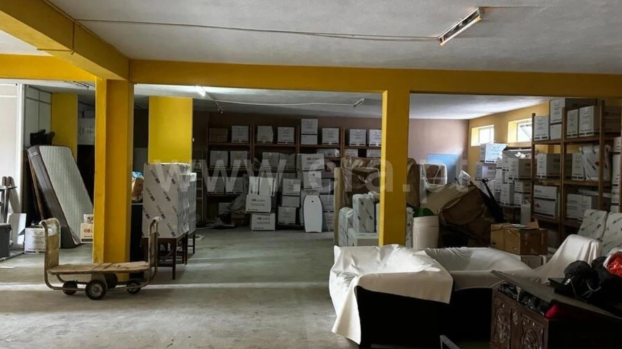 Armazém para Arrendamento em Canelas