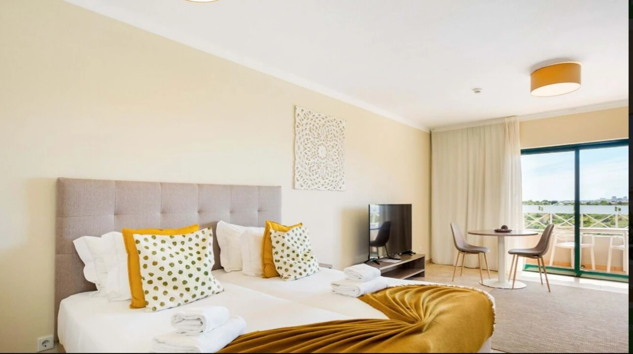 Apartamento T0 para Venda em Estômbar e Parchal Foto 8