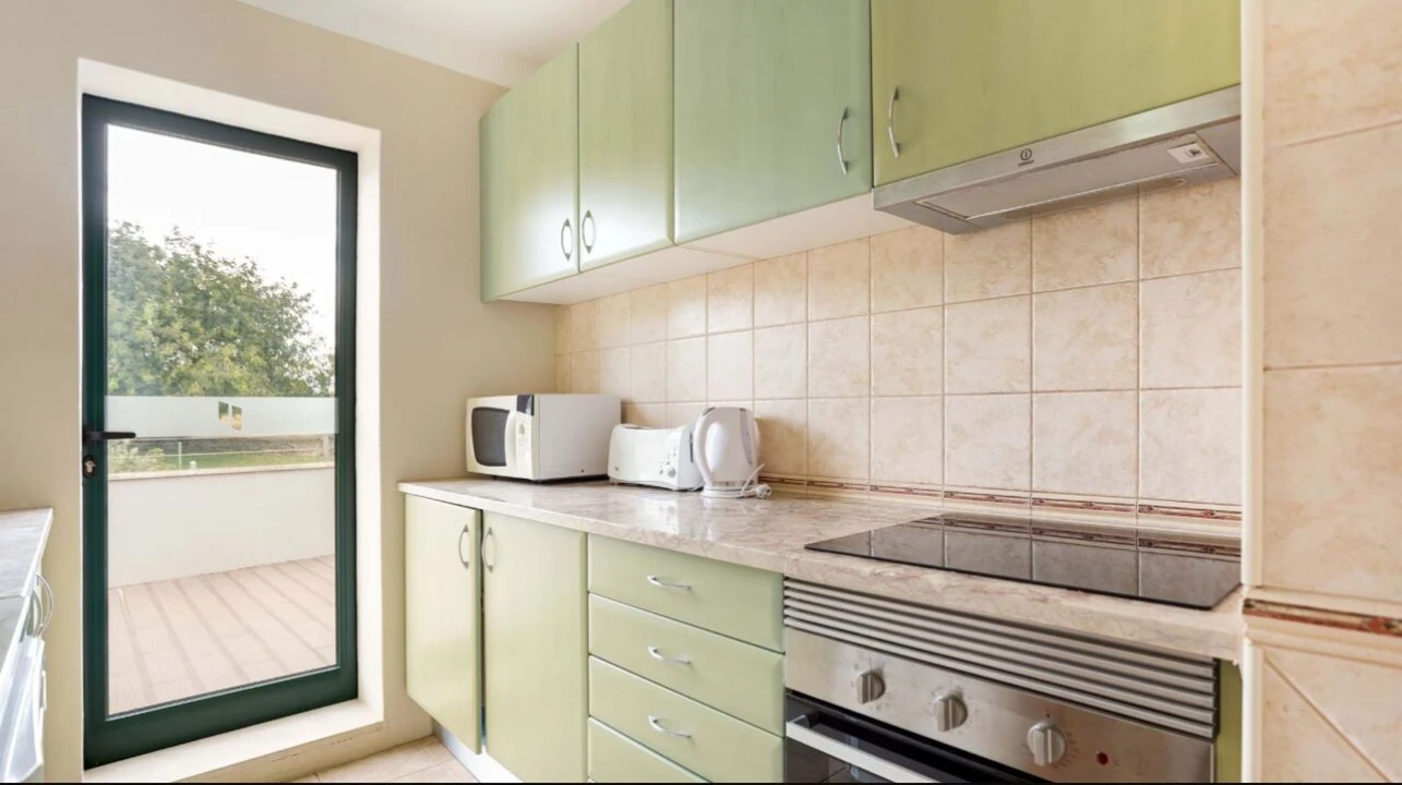 Apartamento T0 para Venda em Estômbar e Parchal Foto 9