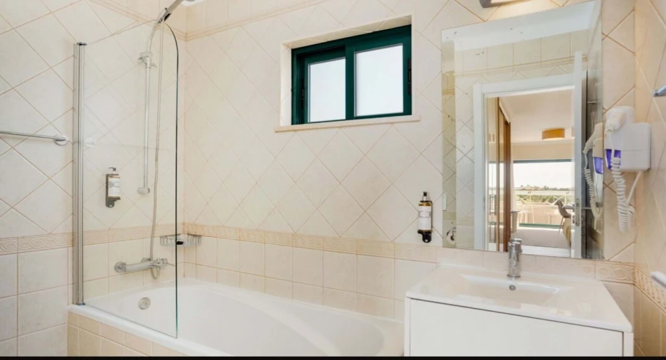 Apartamento T0 para Venda em Estômbar e Parchal Foto 11