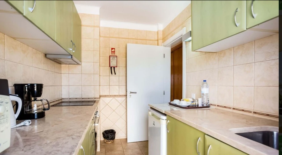 Apartamento T0 para Venda em Estômbar e Parchal Foto 9