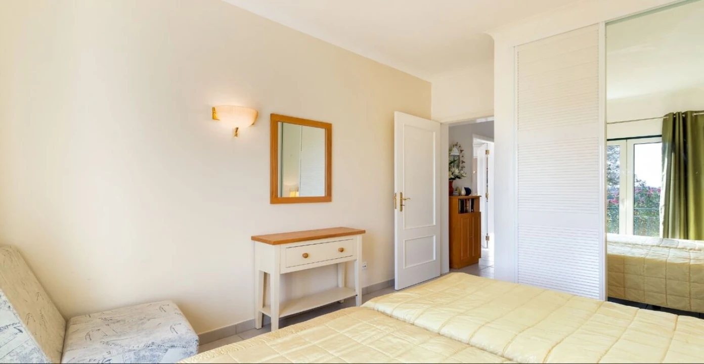 Apartamento T2 para Venda em Estômbar e Parchal Foto 11