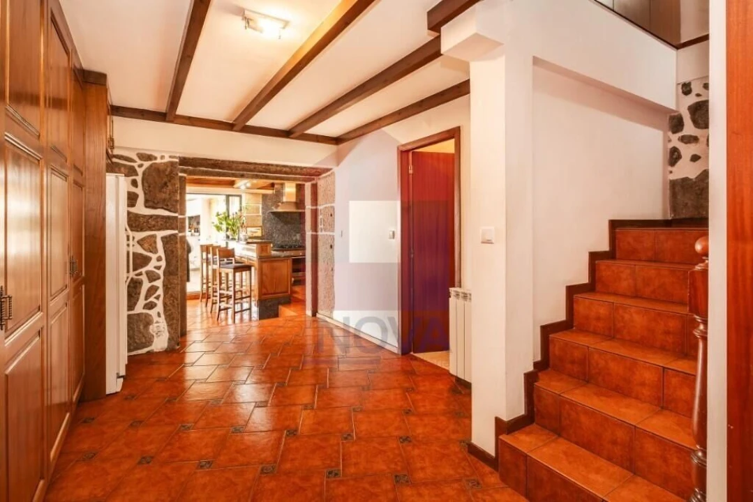 Moradia T4 para Venda em Pico de Regalados, Gondiães e Mós Foto 6