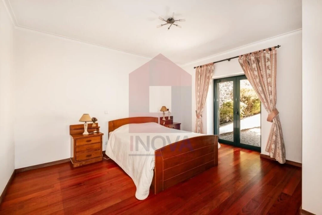 Moradia T4 para Venda em Pico de Regalados, Gondiães e Mós Foto 10