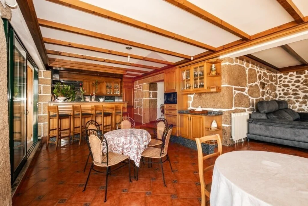 Moradia T4 para Venda em Pico de Regalados, Gondiães e Mós Foto 2