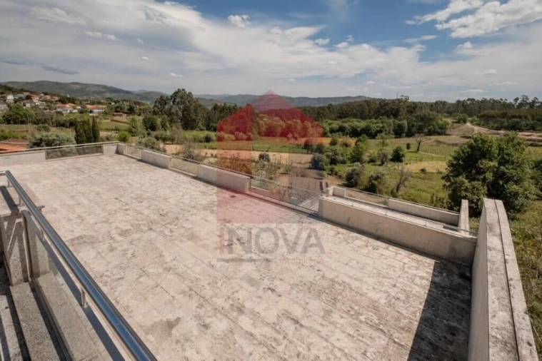 Moradia T4 para Venda em Pico de Regalados, Gondiães e Mós Foto 34