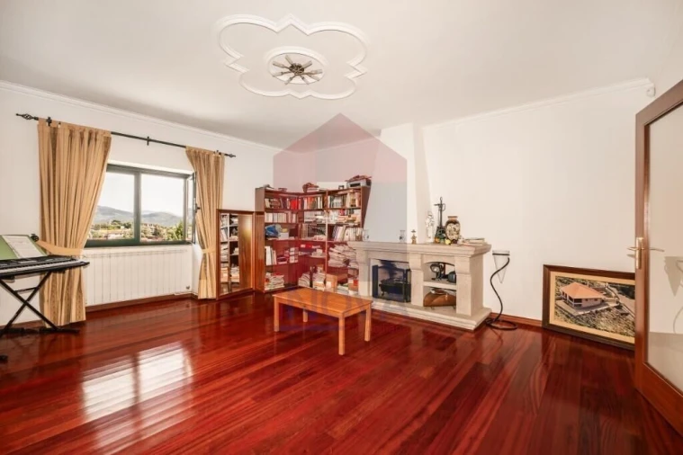 Moradia T4 para Venda em Pico de Regalados, Gondiães e Mós Foto 8