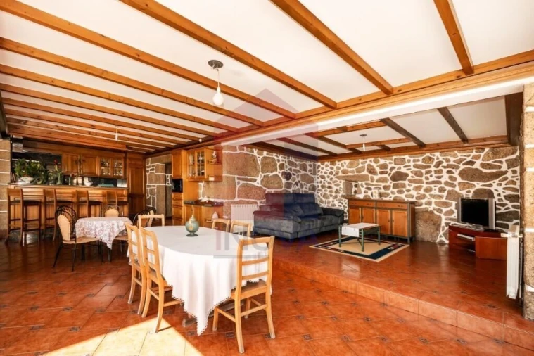 Moradia T4 para Venda em Pico de Regalados, Gondiães e Mós Foto 3