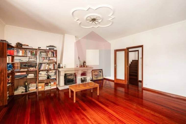 Moradia T4 para Venda em Pico de Regalados, Gondiães e Mós Foto 7