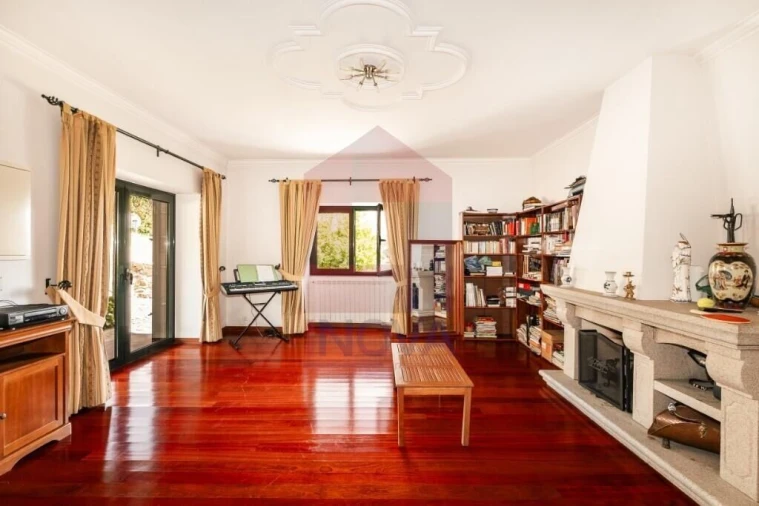 Moradia T4 para Venda em Pico de Regalados, Gondiães e Mós Foto 9