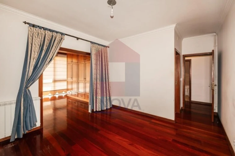 Moradia T4 para Venda em Pico de Regalados, Gondiães e Mós Foto 15