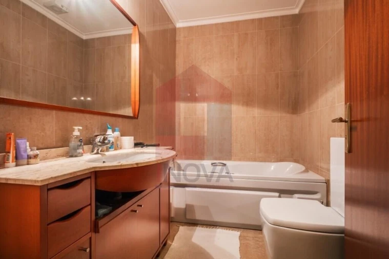 Moradia T4 para Venda em Pico de Regalados, Gondiães e Mós Foto 13