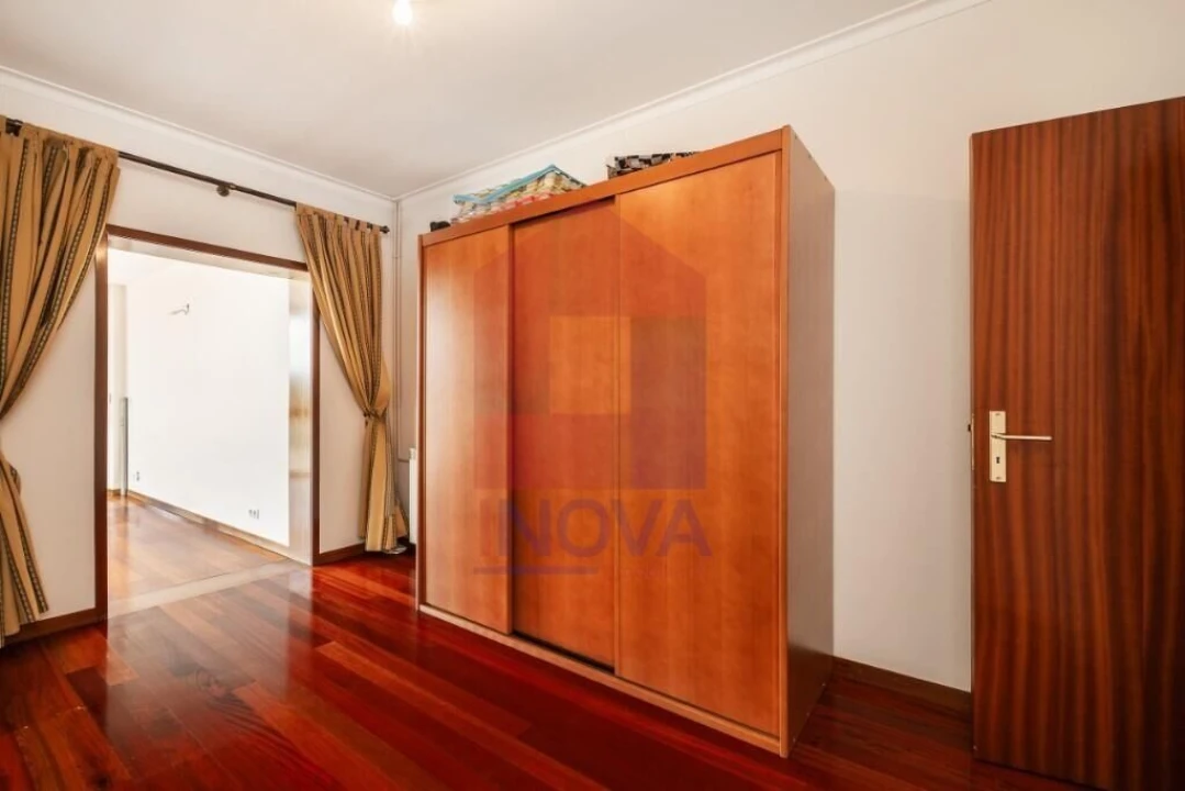 Moradia T4 para Venda em Pico de Regalados, Gondiães e Mós Foto 18