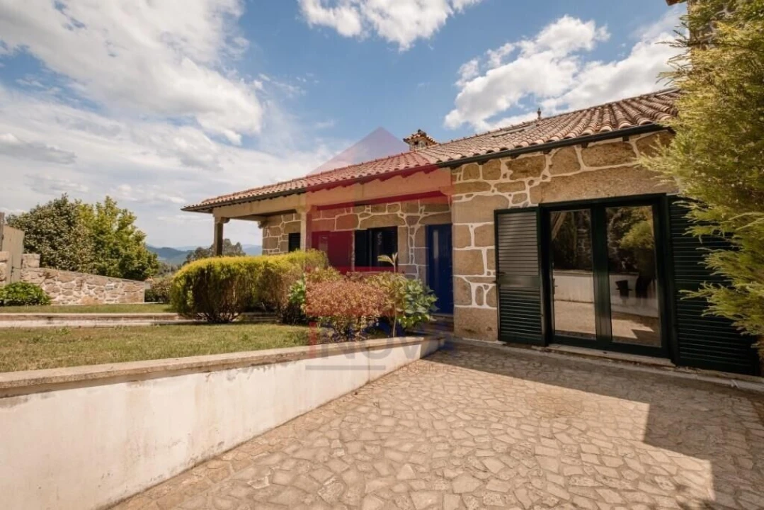 Moradia T4 para Venda em Pico de Regalados, Gondiães e Mós Foto 54