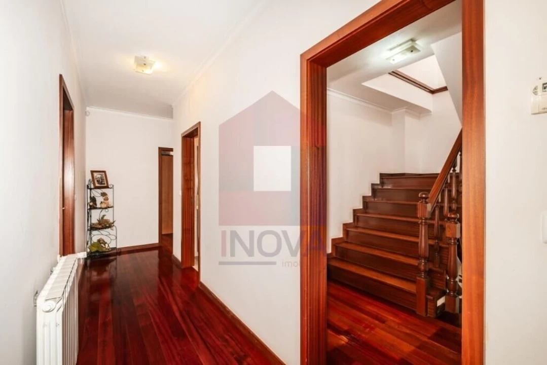 Moradia T4 para Venda em Pico de Regalados, Gondiães e Mós Foto 12