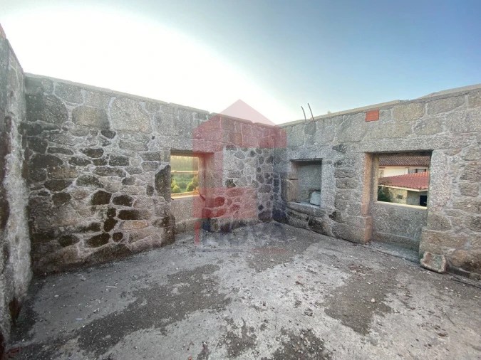 Moradia T4 para Venda em Sande, Vilarinho, Barros e Gomide Foto 3