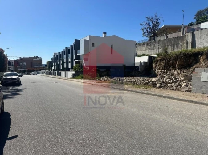 Moradia T3 para Venda em Nogueira, Fraião e Lamaçães Foto 20