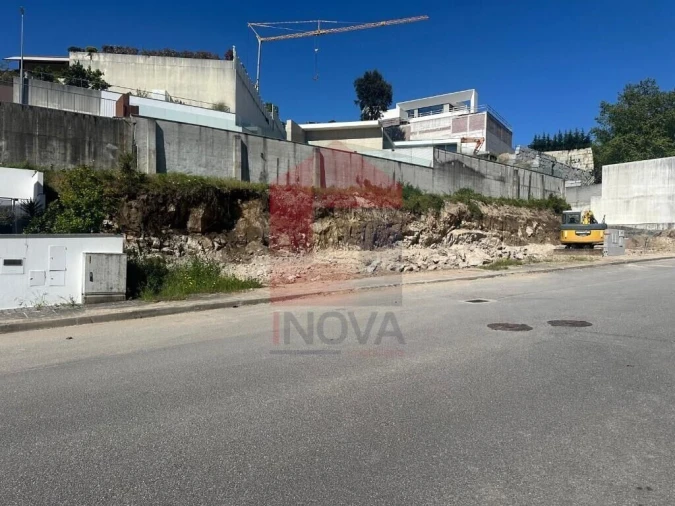 Moradia T3 para Venda em Nogueira, Fraião e Lamaçães Foto 17