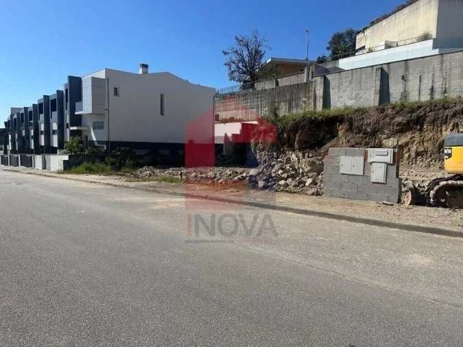 Moradia T3 para Venda em Nogueira, Fraião e Lamaçães Foto 13