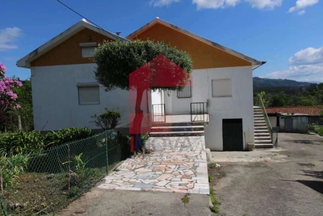 Moradia T3 para Venda em Escariz (São Mamede) e Escariz (São Martinho) Foto 2