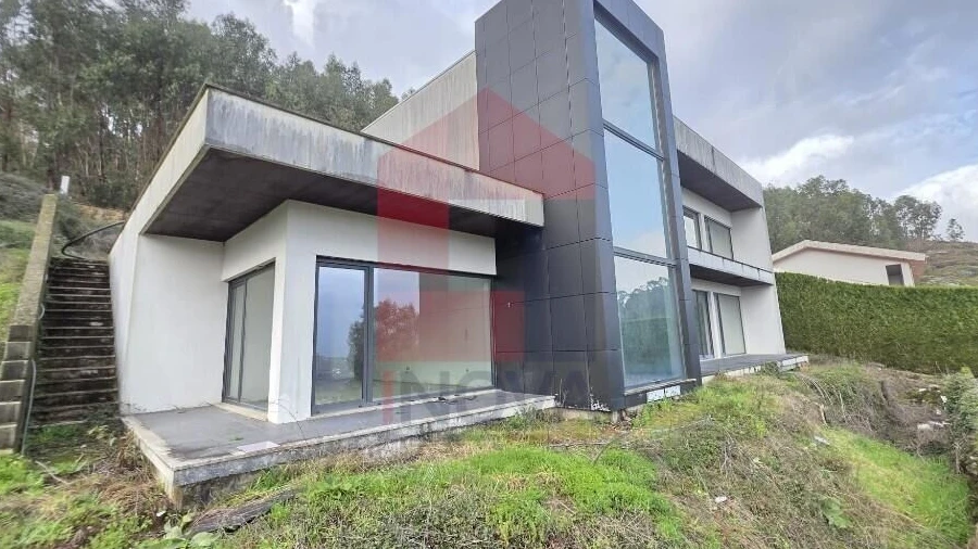 Moradia T3 para Venda em Carreiras (São Miguel) e Carreiras (Santiago)