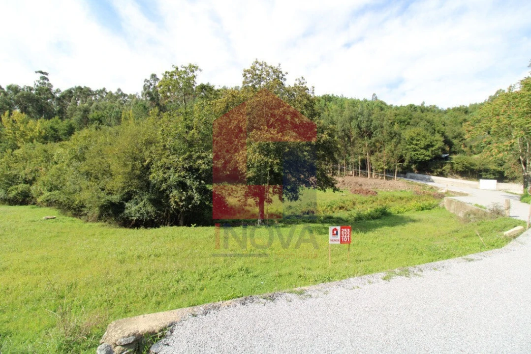 Terreno para Venda em Sande, Vilarinho, Barros e Gomide Foto 1