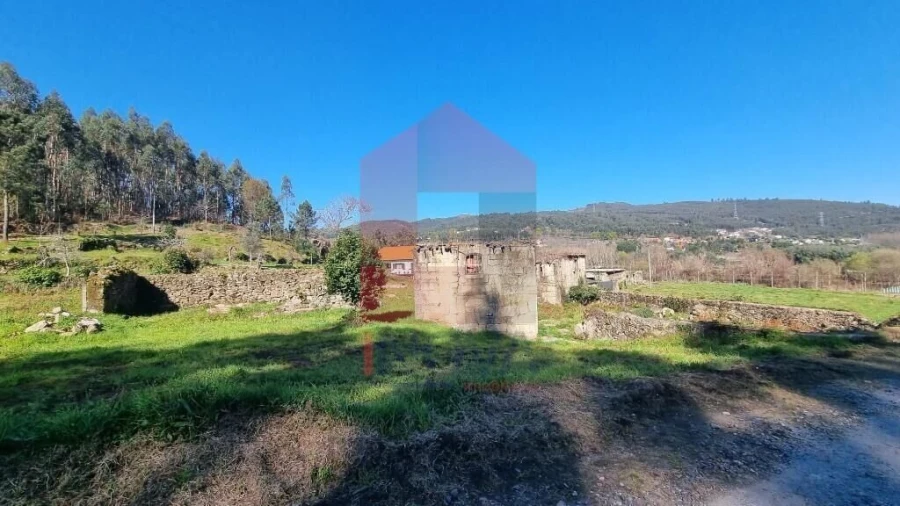 Quinta T0 para Venda em Pico de Regalados, Gondiães e Mós Foto 2