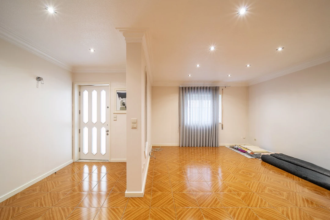 Moradia T6 para Venda em Mafamude e Vilar do Paraíso Foto 2