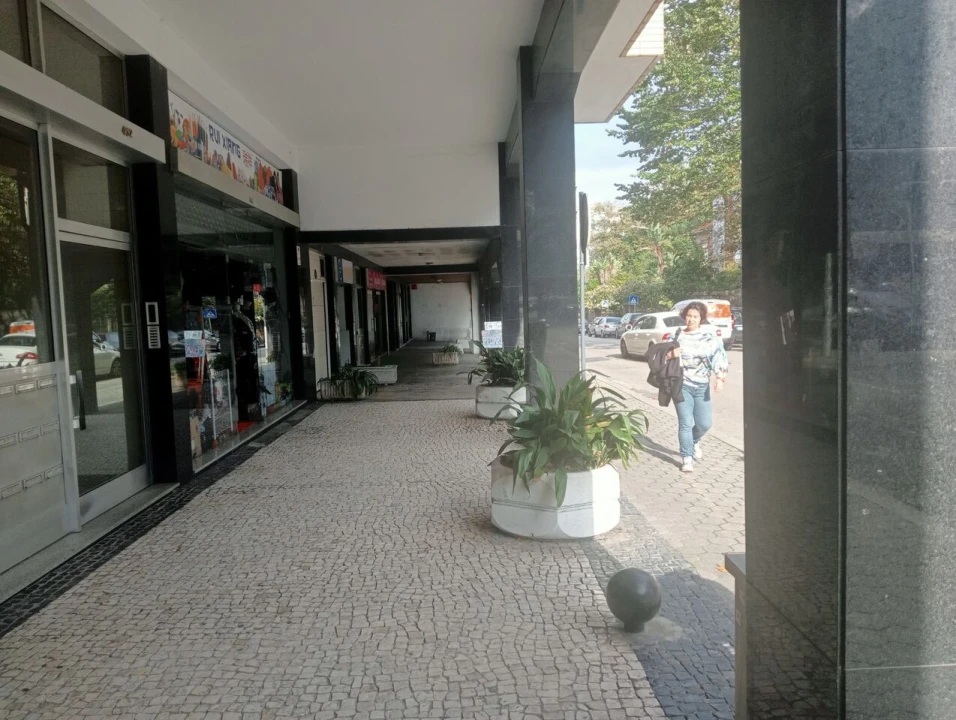 Armazém para Venda em Mafamude e Vilar do Paraíso Foto 1