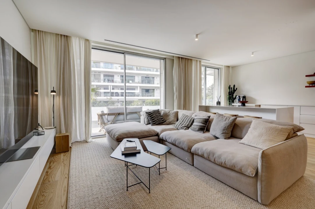 Apartamento T3 para Venda em Santo António Foto 1