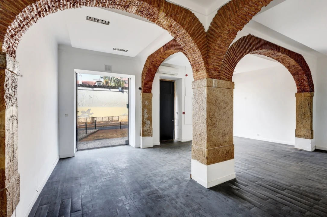 Loja para Arrendamento em Misericórdia Foto 9