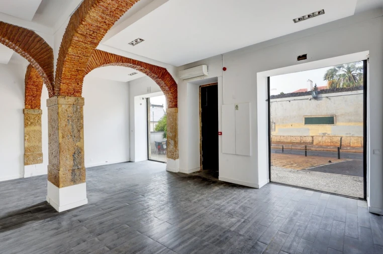 Loja para Arrendamento em Misericórdia Foto 4