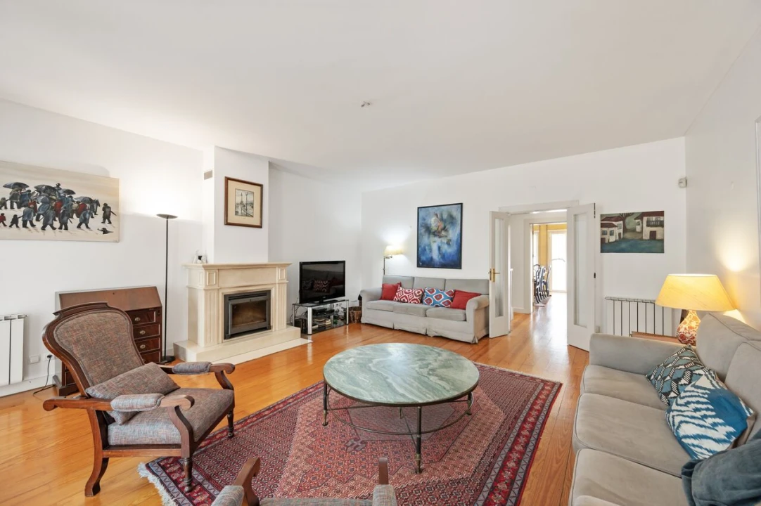 Moradia T6 para Venda em Santo António Foto 1